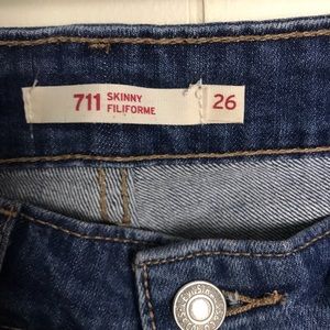 Levi 711 Jeans